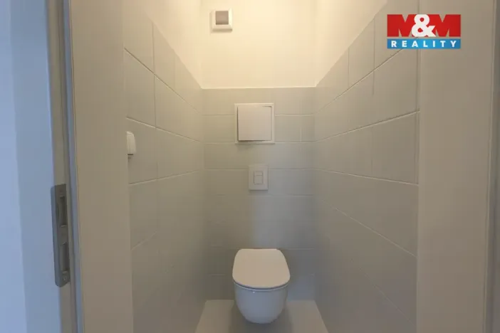 Pronájem bytu 2+kk, Praha, U jízdárny, 50 m2