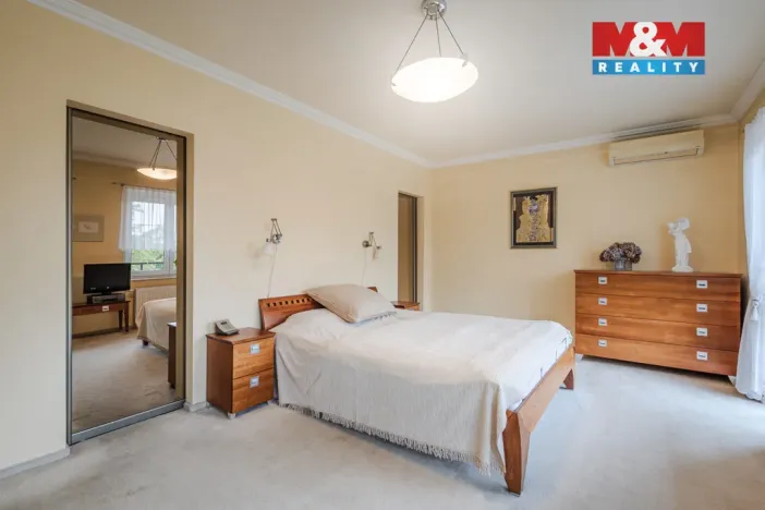 Prodej rodinného domu, Týnec nad Labem - Vinařice, 300 m2