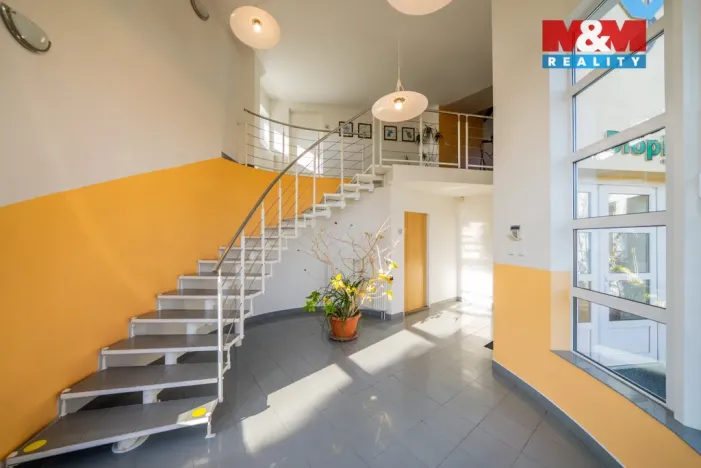 Prodej výrobních prostor, Žďár, 1089 m2