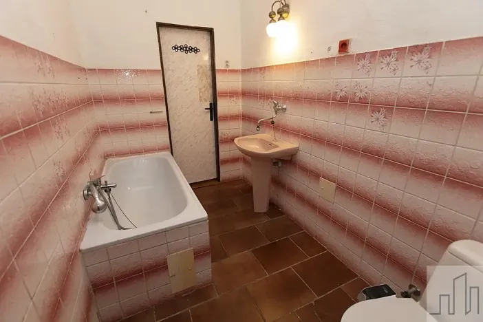 Prodej vícegeneračního domu, Lahošť, Švermova, 250 m2