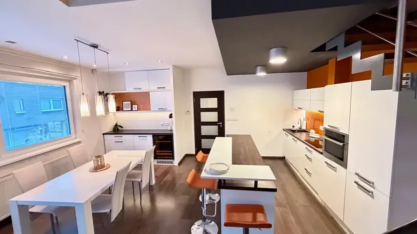 Pronájem bytu 2+kk, Pardubice, nábřeží Závodu míru, 76 m2