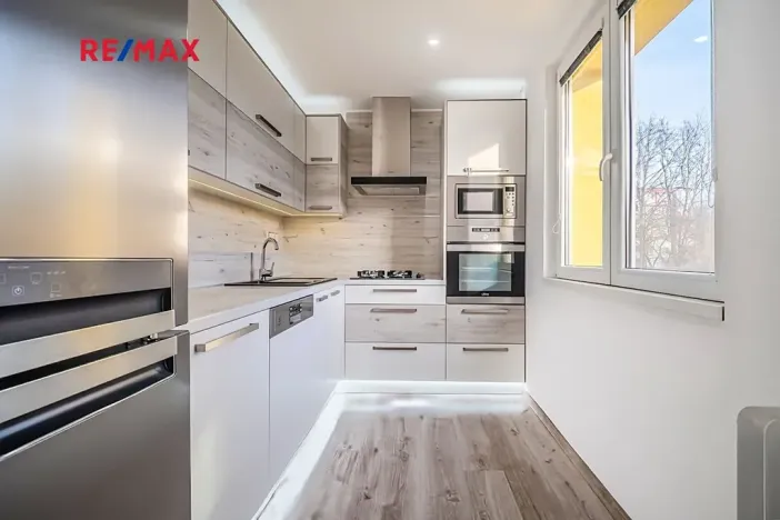 Prodej bytu 3+1, Karviná, tř. Těreškovové, 75 m2