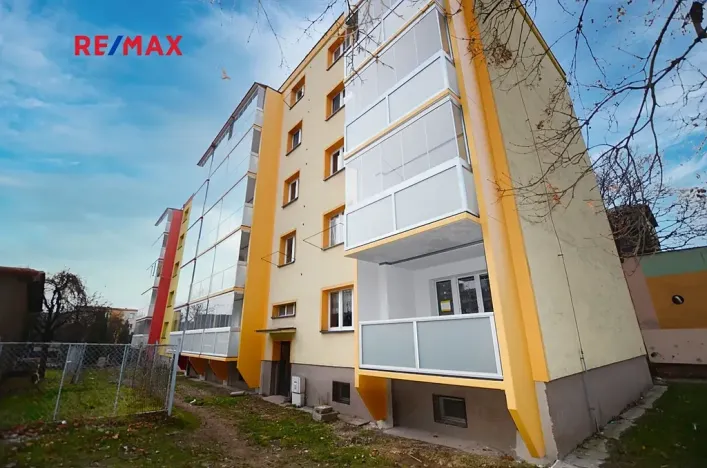 Prodej bytu 3+1, Karviná, tř. Těreškovové, 75 m2