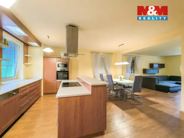 Prodej rodinného domu, Mokrovraty, 375 m2