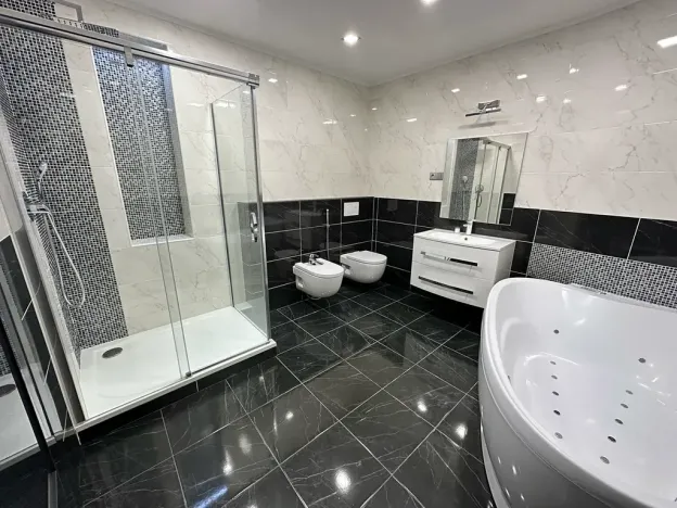 Prodej bytu 4+1, Karlovy Vary, Vřídelní, 160 m2