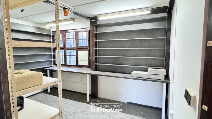 Pronájem obchodního prostoru, Kopřivnice, Obránců míru, 26 m2