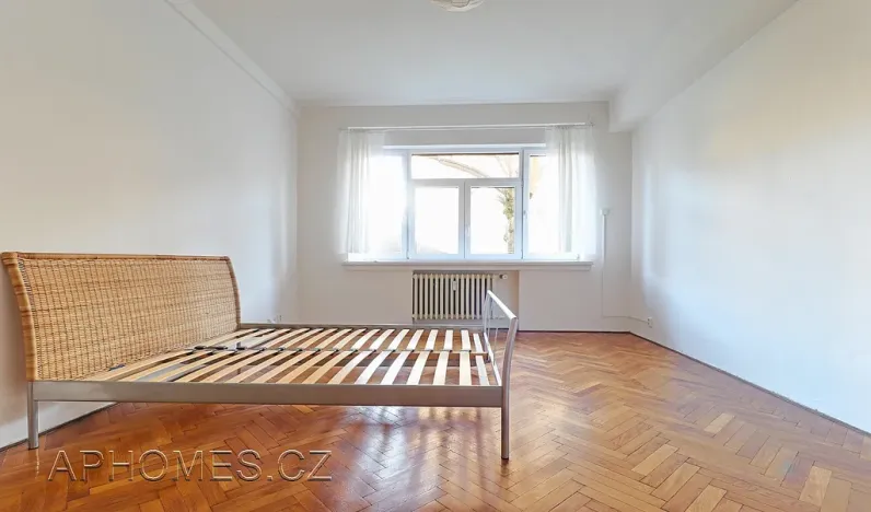Pronájem bytu 1+kk, Praha - Vršovice, Tolstého, 30 m2