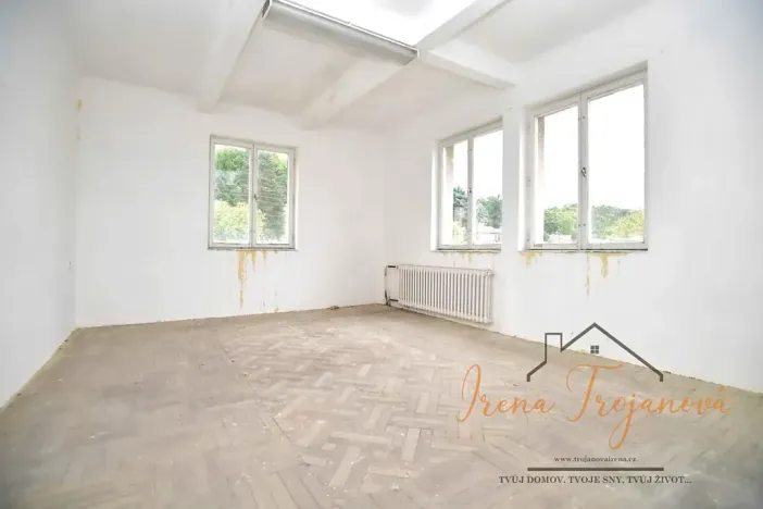 Prodej komerční nemovitosti, Lštění, Míru, 1933 m2