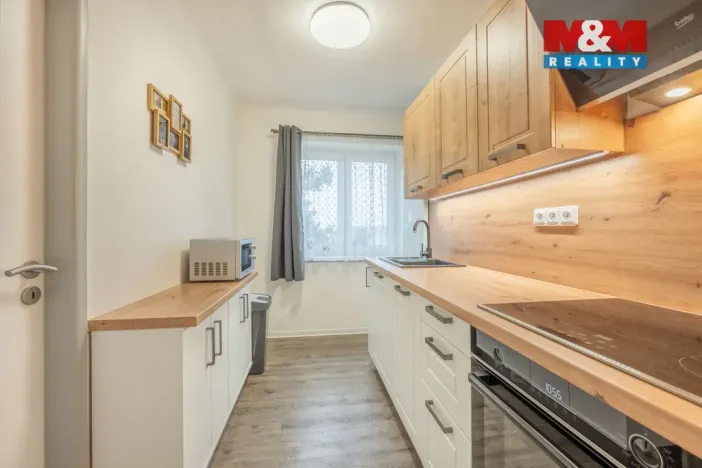 Prodej bytu 3+1, Hostivice, Školská, 61 m2