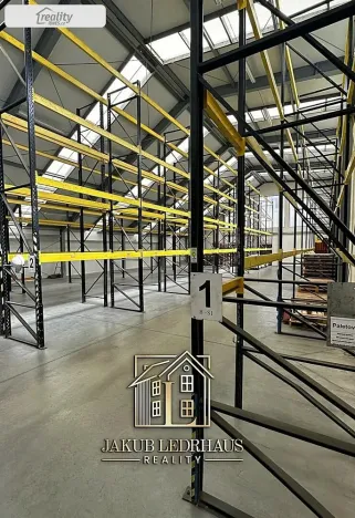 Pronájem skladu, Praha, Libušská, 1900 m2