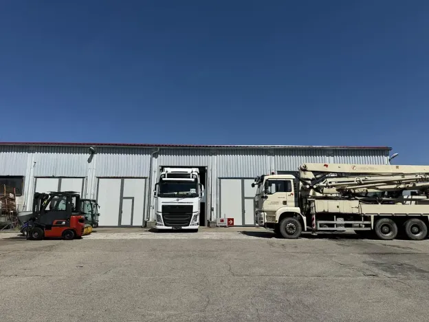 Pronájem komerčního pozemku, Holubice, 700 m2