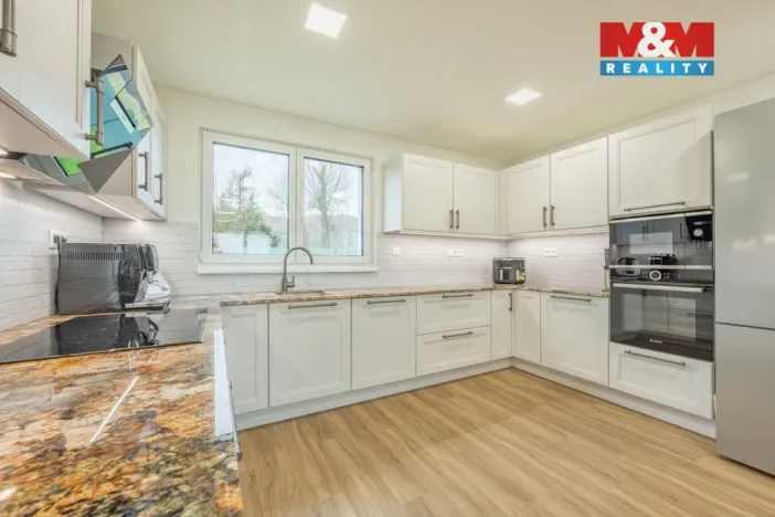 Prodej rodinného domu, Dolní Bousov - Vlčí Pole, 213 m2