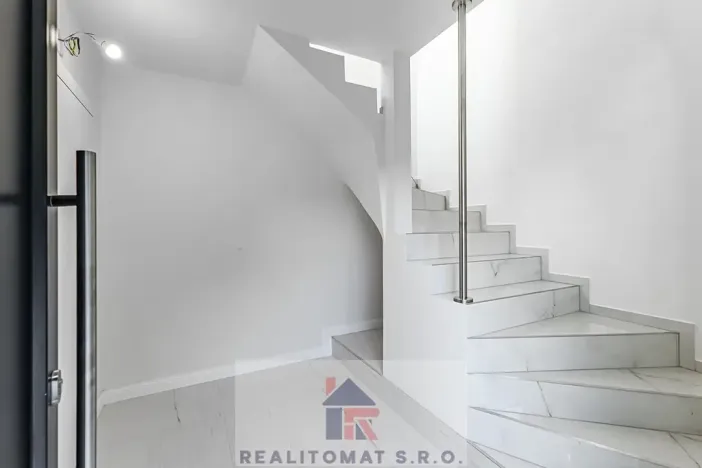 Prodej bytu 4+kk, Praha - Komořany, Pod lesem, 127 m2