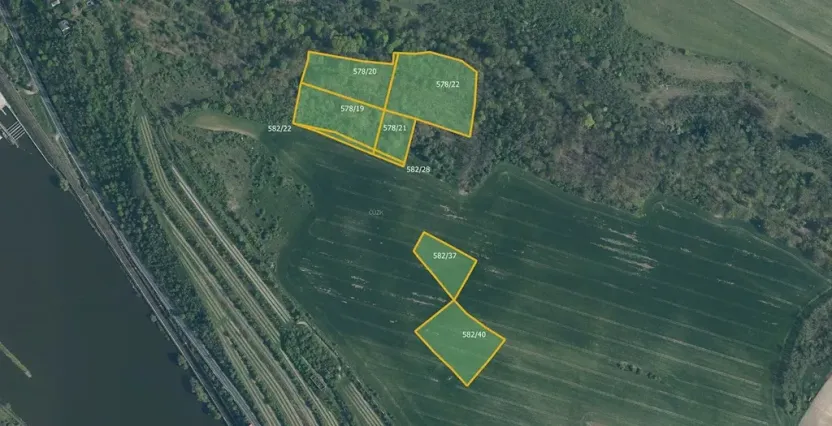 Prodej podílu pole, Mělník, 17610 m2