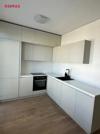 Pronájem bytu 1+kk, Praha - Vysočany, Pod Harfou, 33 m2