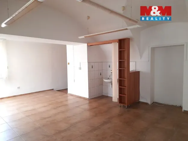 Pronájem skladu, Lešná, 220 m2