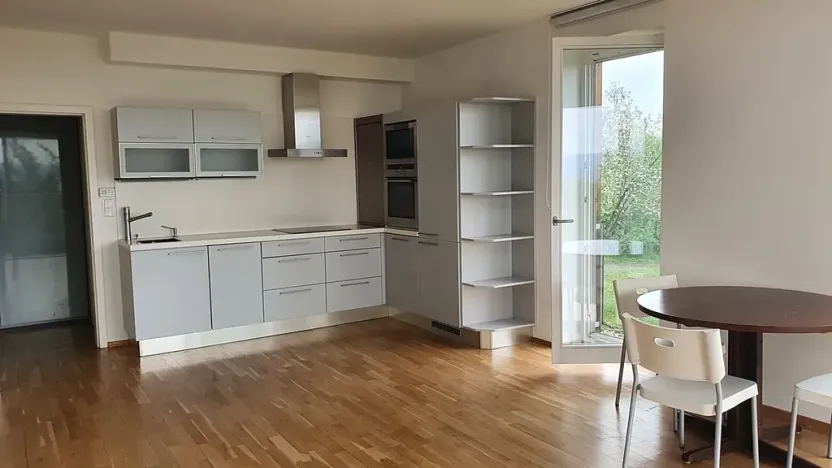 Pronájem bytu 1+kk, Praha - Modřany, Spinozova, 38 m2