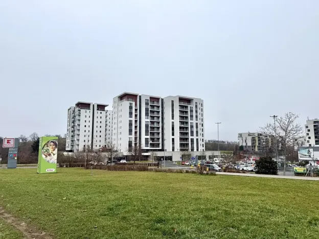 Pronájem bytu 1+kk, Praha - Hrdlořezy, V třešňovce, 40 m2