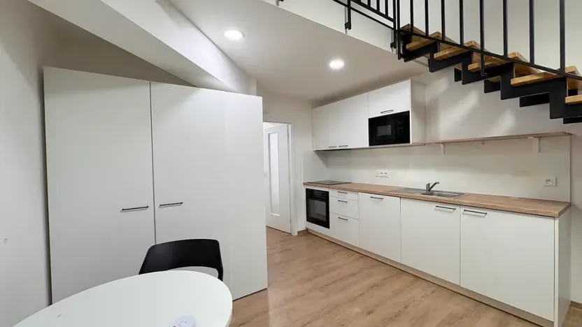 Pronájem bytu 1+kk, Brno, Poštovská, 46 m2