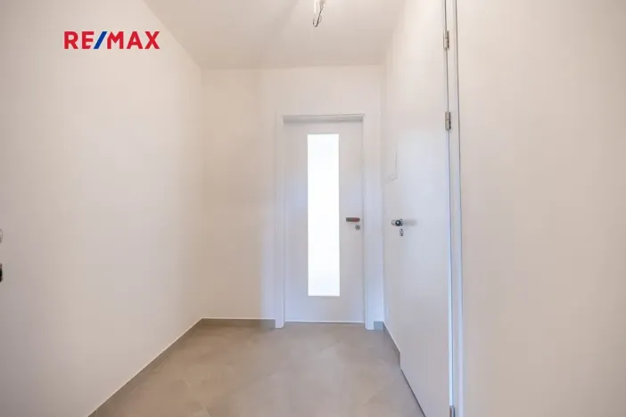 Prodej bytu 1+kk, Praha - Háje, Sochorcova, 33 m2