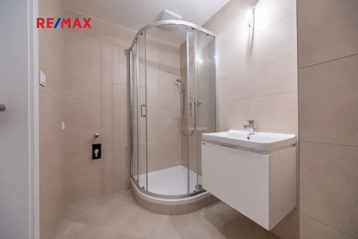 Prodej bytu 1+kk, Praha - Háje, Sochorcova, 33 m2