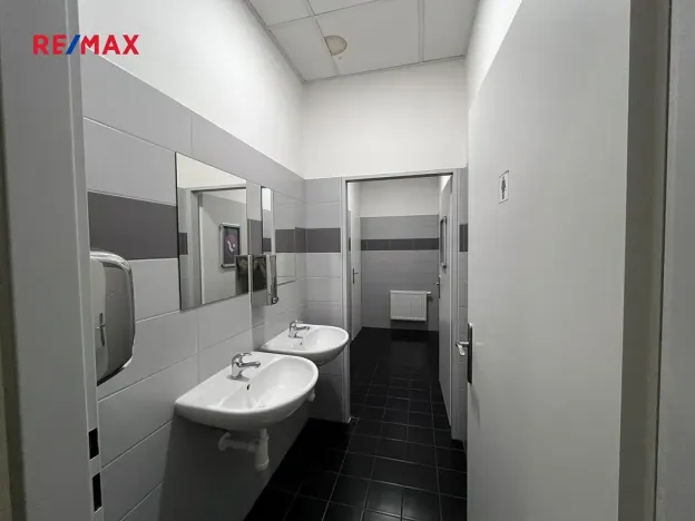 Pronájem obchodního prostoru, Liberec, Ježkova, 487 m2