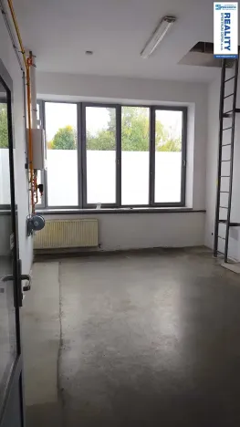 Pronájem výrobních prostor, Lišov, Hůrecká, 2357 m2