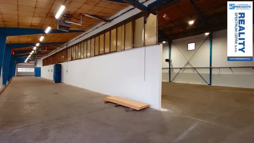 Pronájem skladu, Lišov, Hůrecká, 1768 m2