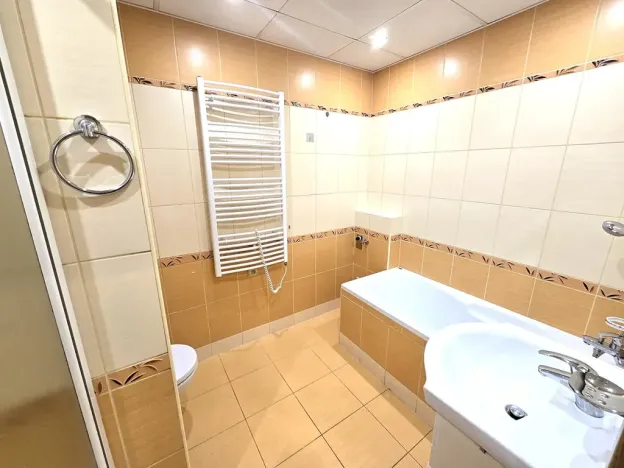 Prodej bytu 2+1, Karlovy Vary, Lomená, 52 m2