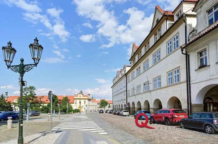 Pronájem kanceláře, Praha - Hradčany, Loretánské náměstí, 18 m2