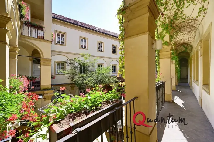 Pronájem kanceláře, Praha - Hradčany, Loretánské náměstí, 18 m2