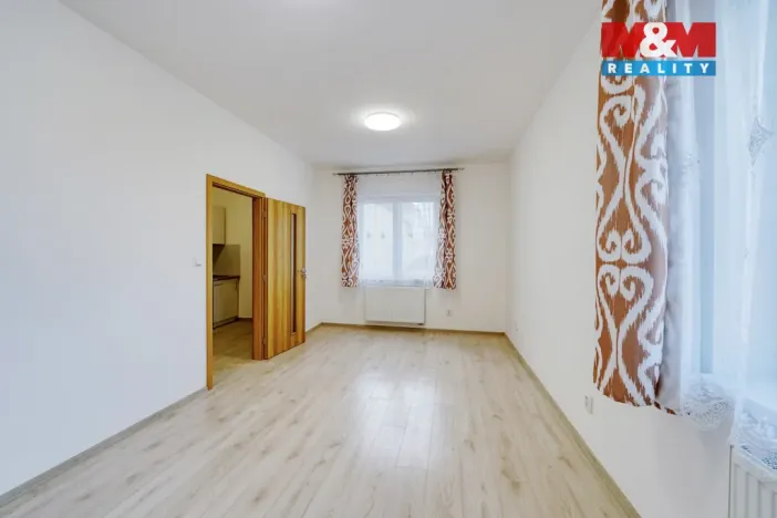 Pronájem bytu 1+1, Plzeň - Jižní Předměstí, Husova, 38 m2