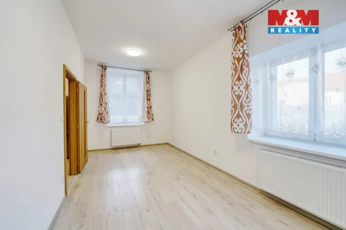 Pronájem bytu 1+1, Plzeň - Jižní Předměstí, Husova, 33 m2