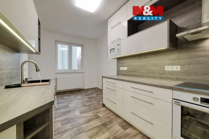 Prodej bytu 4+1, Cheb, Májová, 121 m2