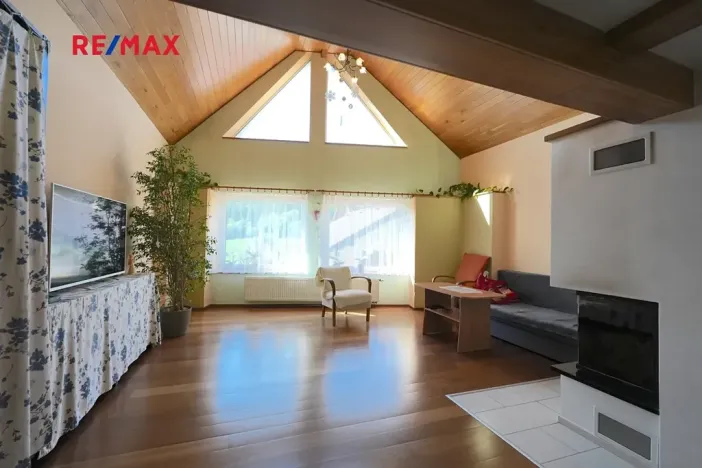 Prodej kanceláře, Lomnice, 298 m2