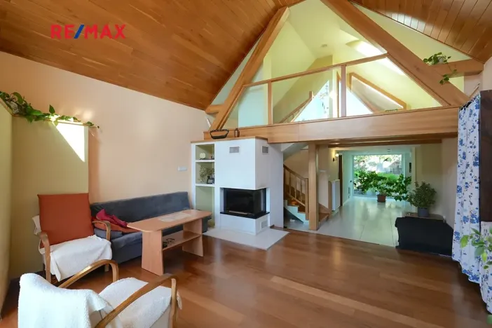 Prodej kanceláře, Lomnice, 298 m2