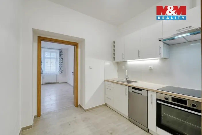 Pronájem bytu 1+1, Plzeň - Jižní Předměstí, Husova, 34 m2