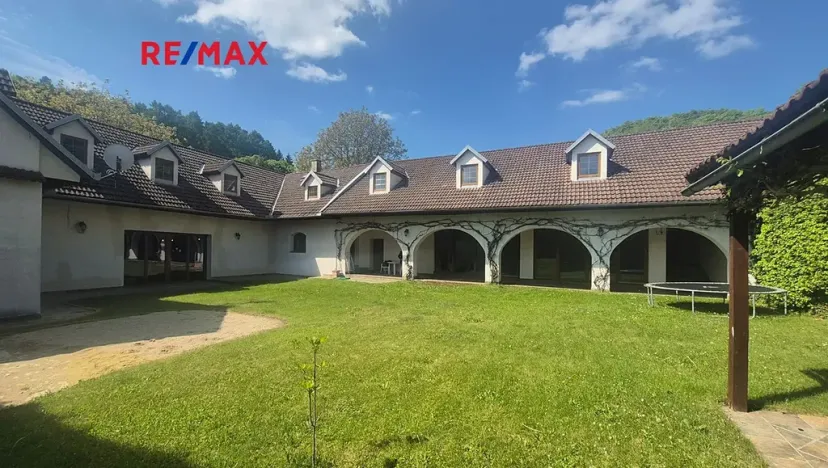 Prodej rodinného domu, Janůvky, 457 m2