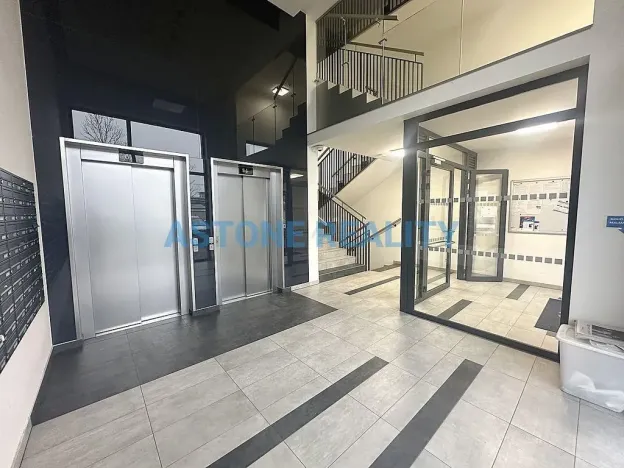 Pronájem bytu 2+kk, Praha - Strašnice, Zvěřinova, 121 m2