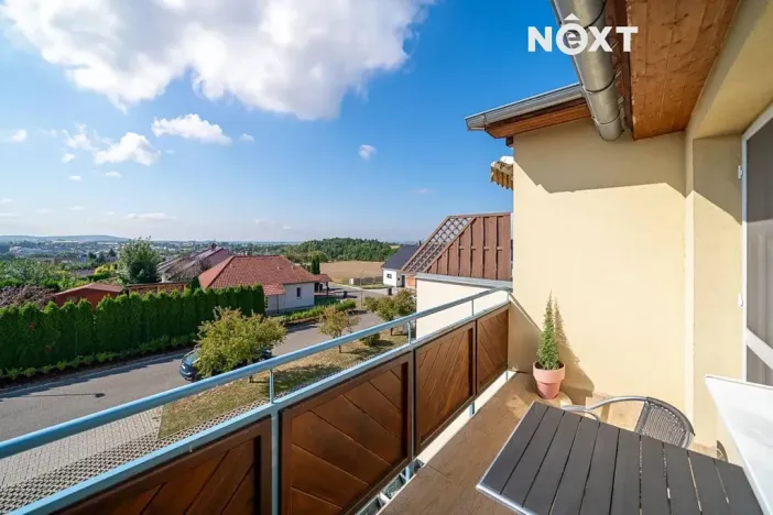 Prodej bytu 2+1, Velká Bystřice, Na Vyhlídce, 59 m2