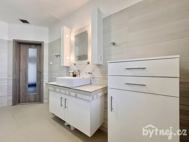 Pronájem rodinného domu, Milovice, 118 m2