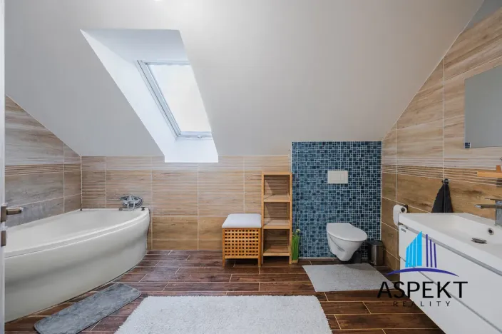 Prodej rodinného domu, Neumětely, V Chaloupkách, 220 m2