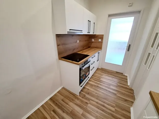Pronájem bytu 1+kk, Hradec Králové, Nerudova, 30 m2