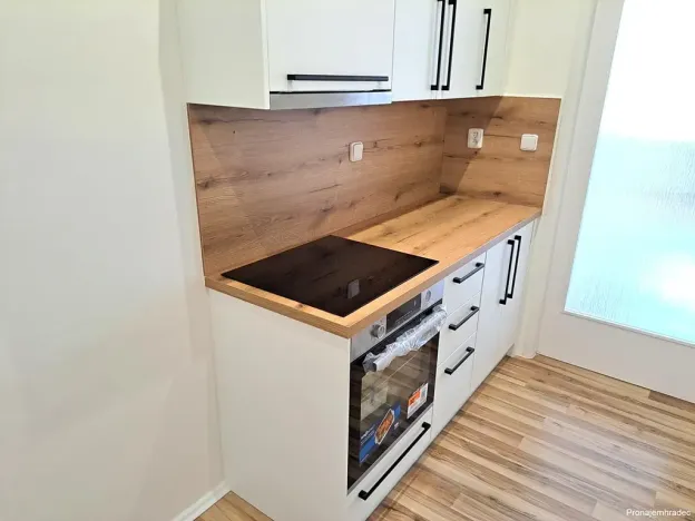 Pronájem bytu 1+kk, Hradec Králové, Nerudova, 30 m2