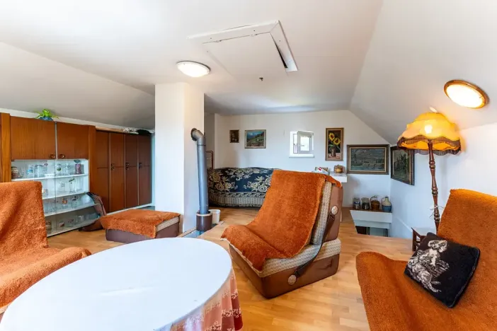 Prodej chaty, Hradčany, 61 m2