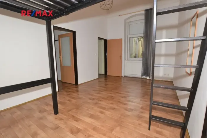 Pronájem bytu 1+1, Plzeň, Husova, 31 m2