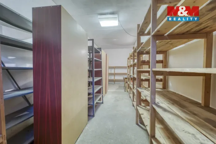 Pronájem skladu, Plzeň - Jižní Předměstí, Husova, 371 m2