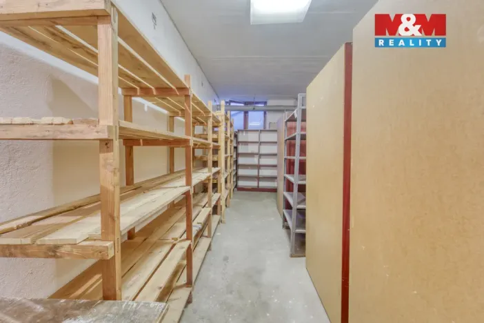 Pronájem skladu, Plzeň - Jižní Předměstí, Husova, 371 m2