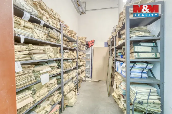 Pronájem skladu, Plzeň - Jižní Předměstí, Husova, 371 m2