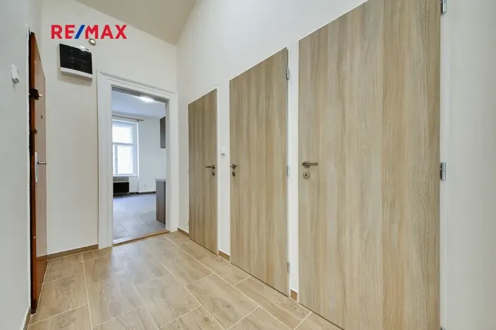 Pronájem bytu 2+kk, Praha - Vršovice, 28. pluku, 42 m2